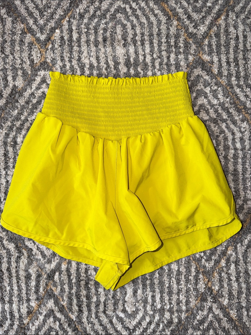 Aerie Offline High-Waist Smocked Yellow Women’s Shorts Sz M